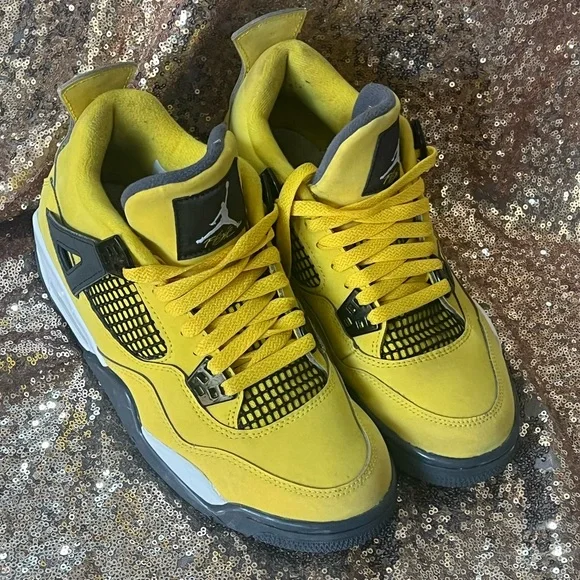Black Friday only price 🖤 Jordan retro 4 lightening Yellow big Kids Sneakers sz6 - Picture 3 of 14